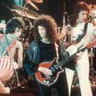 Freddie Mercury (pierwszy z lewej) muzycznie jest wiecznie żywy