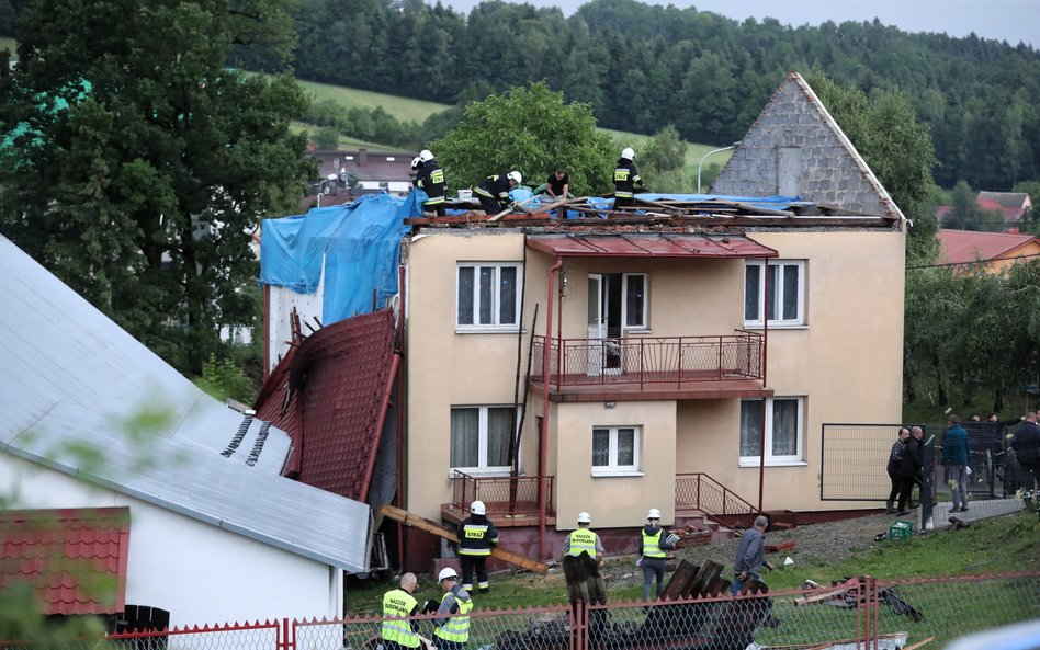 Trąba powietrzna w pobliżu Nowego Sącza. Zniszczone domy