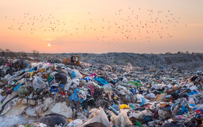 Nad Wisłą od wielu lat systematycznie rośnie ilość wytwarzanych odpadów komunalnych. Co więcej, duża