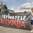 Pomysł łączenia referendum z wyborami parlamentarnymi zastawia wiele pułapek tak na PiS, jak i na KO