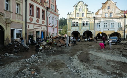 Sprzątanie po powodzi w miejscowości Lądek-Zdrój