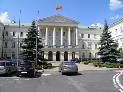 Pracownicy warszawskiego ratusza są zobligowani do stałego podnoszenia umiejętności i kwalifikacji z