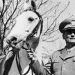 Maj 1945. Zwycięski marszałek ze swoim ulubionym koniem. W latach późniejszych rumak Tity doczekał s