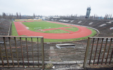 Stadion Skry według obietnic miał się zamienić w lekkoatletyczną perełkę. Na razie straszy.