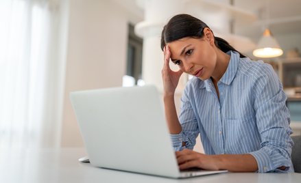 Z badania wynika, że tylko co drugi Polak miałby odwagę zareagować na zauważony w mediach społecznoś