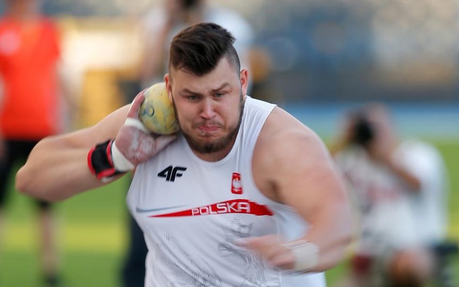 Konrad Bukowiecki pchnął w tym roku kulą 22,00 m i ustanowił rekord Polski