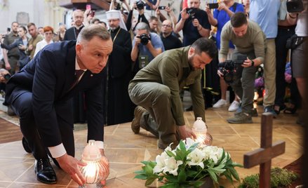 Prezydenci Andrzej Duda i Wołodymyr Zełenski w katedrze śś. Apostołów Piotra i Pawła w Łucku