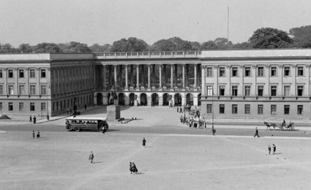 Pałac Saski w latach 30. z pomnikiem księcia Józefa Poniatowskiego i Grobem Nieznanego Żołnierza