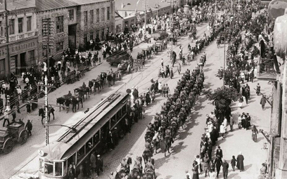 7 maja 1920 r. Wojsko polskie wkracza do Kijowa, maszerując przez ul. Wielką Włodzimierską