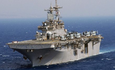 Okręt USA z F-35B na pokładzie w pobliżu chińskiej rafy