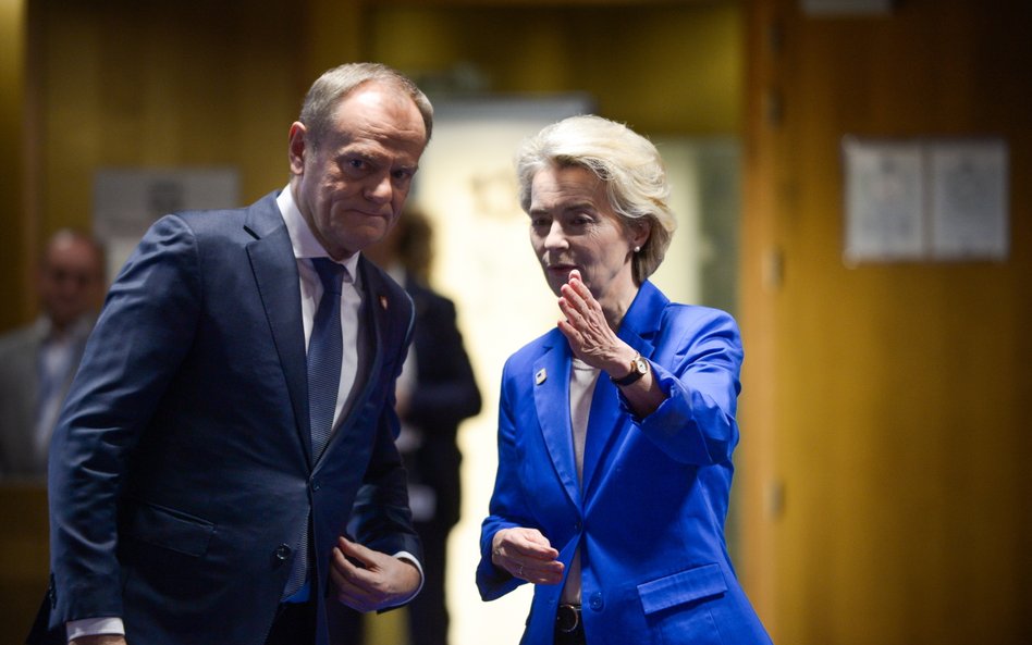 Premier Donald Tusk (L) oraz szefowa Komisji Europejskiej Ursula von der Leyen (P)