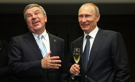 Thomas Bach (z lewej) jako prezes Międzynarodowego Komitetu Olimpijskiego zawsze dobrze żył z dyktat