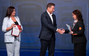 Osobowość WTP. Katarzyna-Strzegowska, Rafał Trzaskowski i Monika Matulka podczas odbierania nagrody