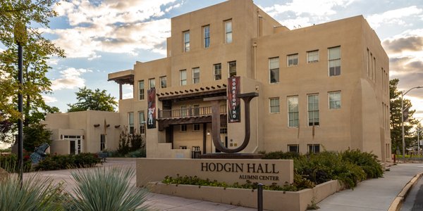 Strzelanina na Uniwersytecie Nowego Meksyku. Władze uczelni ostrzegają: sprawca jest na wolności