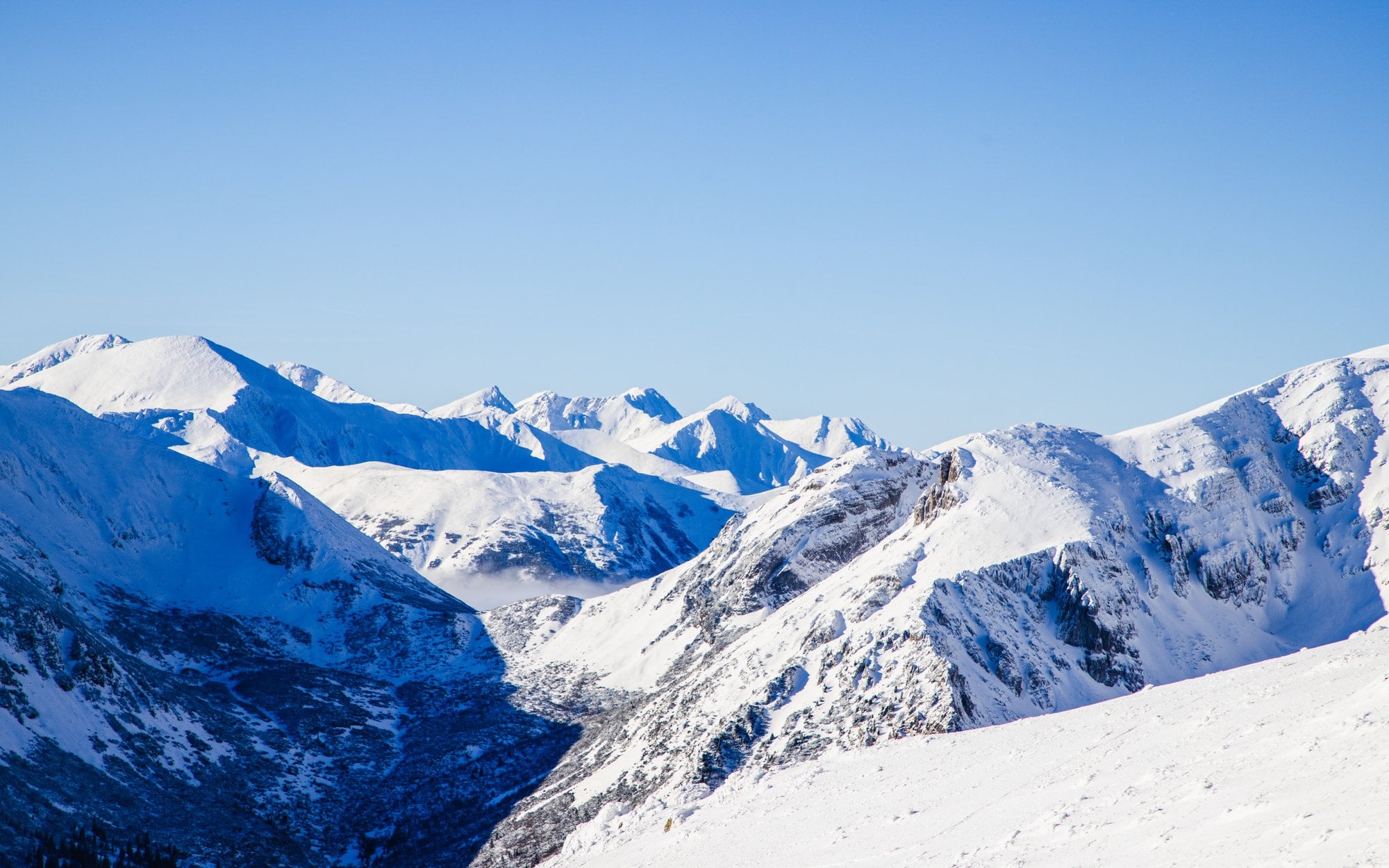Tatry zamknięte dla turystów. Czwarty stopień zagrożenia lawinowego