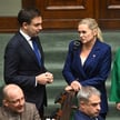 Minister edukacji Barbara Nowacka i wiceminister Katarzyna Lubnauer w rozmowie z ministrem finansów 