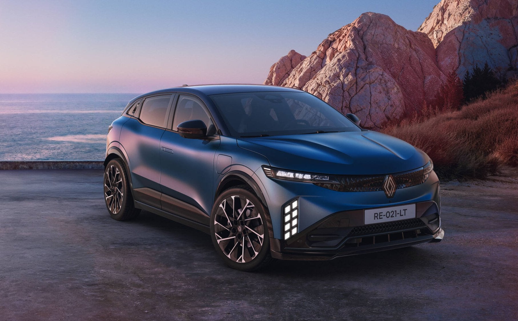 Renault Megane E-Tech po liftingu. Silnik bez metali ziem rzadkich i produkcja w UE