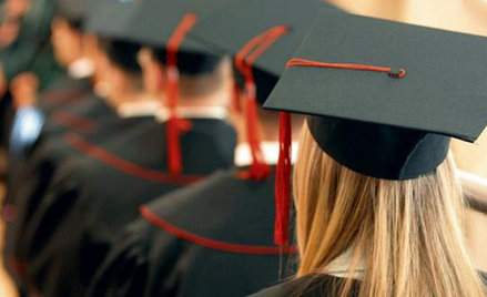 Nauka i praca zajmują polskim studentom na studiach licencjackich 51 godz. tygodniowo, a na magister