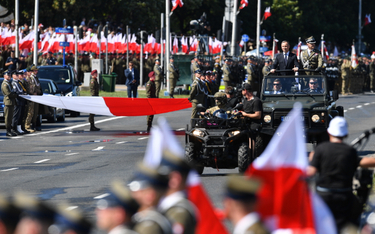 Prezydent Andrzej Duda na defiladzie wojskowej z okazji Święta Wojska Polskiego, 15 sierpnia 2023 r.