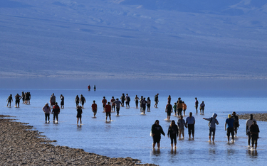 Obszar, w którym pojawiło się jezioro, to najgłębsza depresja w USA, znajdująca się 86 metrów poniże