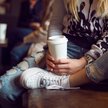 Papierowe kubki są coraz bardziej powszechne, a są zagrożeniem dla środowiska i zdrowia.
