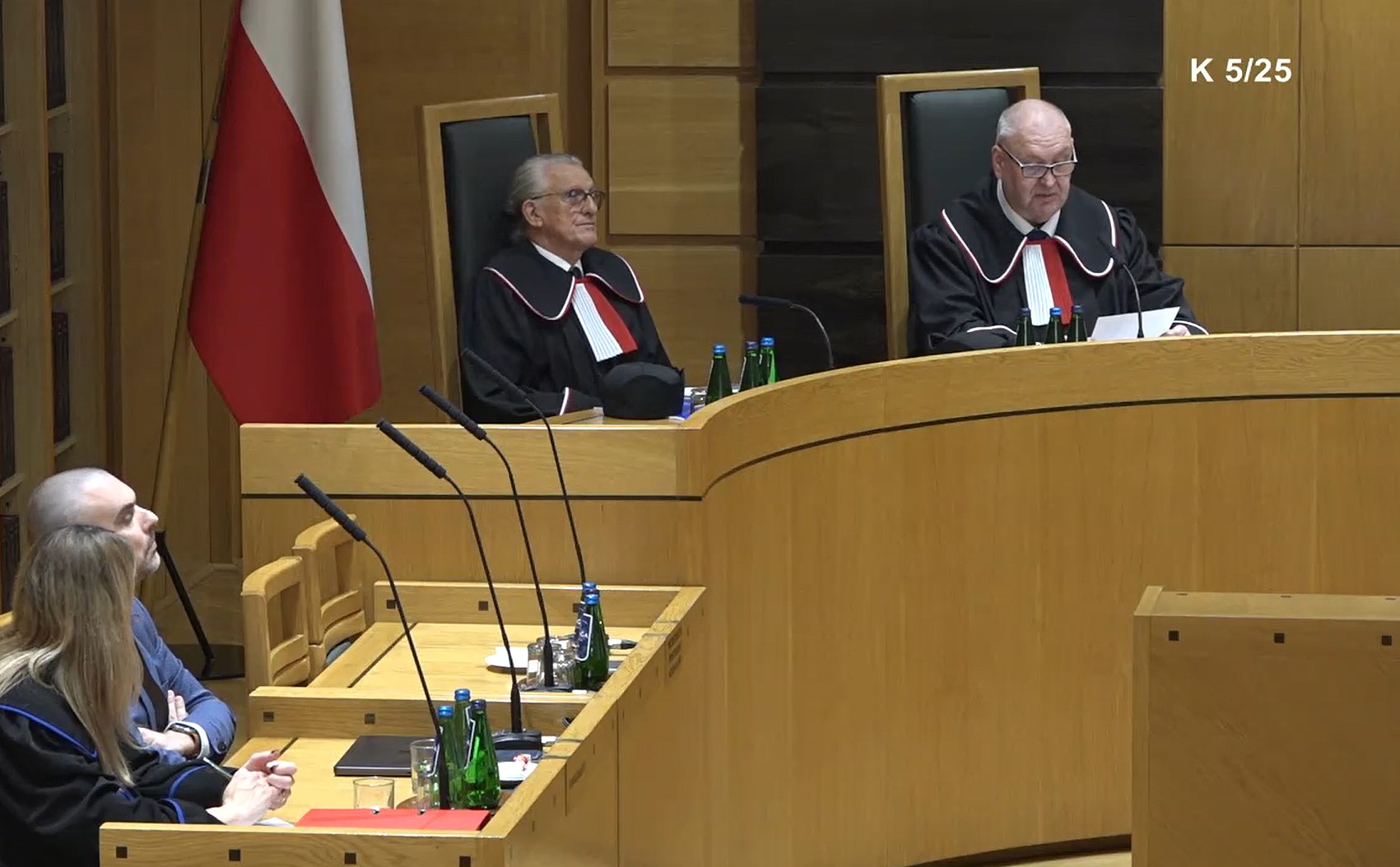 Trybunał Konstytucyjny: zasady przechodzenia w stan spoczynku muszą być jednakowe