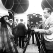 Rudolf Valentino ze swą drugą żoną Natachą Rambovą na pokładzie „Aquitanii” (1923 r.). To małżeństwo