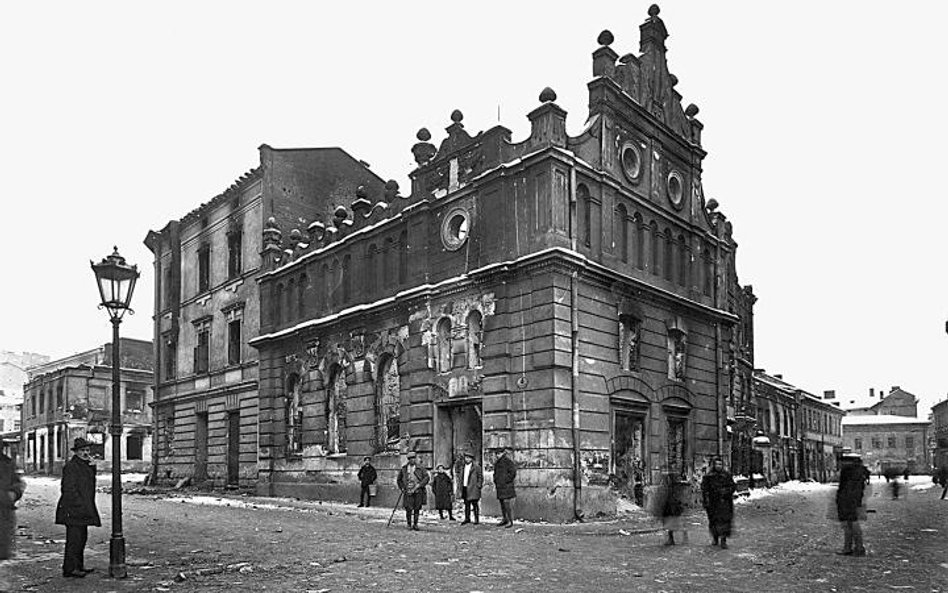 Spalona synagoga przy ul. Bożniczej, przy której miały miejsce starcia polskich żołnierzy z żydowski