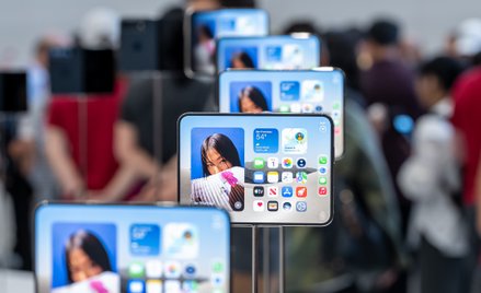 Iphone Duo wyprzedał się w minuty. Eksperci alarmują, że nie ma szans na szybkie dostawy i wskazują 