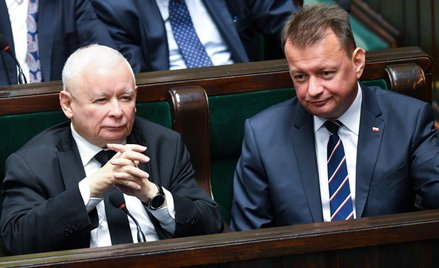 Prezes PiS Jarosław Kaczyński (L) i minister obrony Mariusz Błaszczak (P)