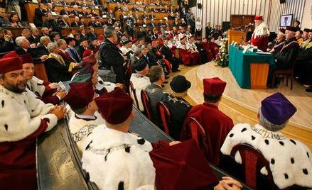 40 tys. nauczycieli akademickich może stracić pracę