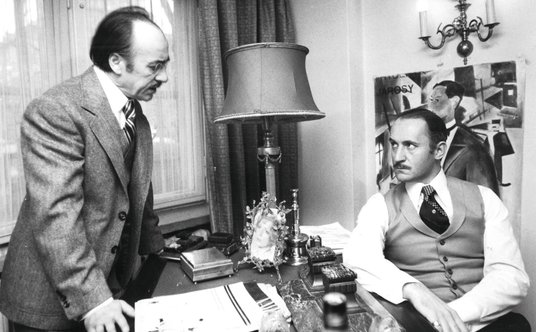 W komedii „Hallo Szpicbródka, czyli ostatni występ króla kasiarzy”