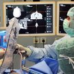 Czipy wszczepiono kilkudziesięciu ochotnikom przechodzącym operacje neurochirurgiczne