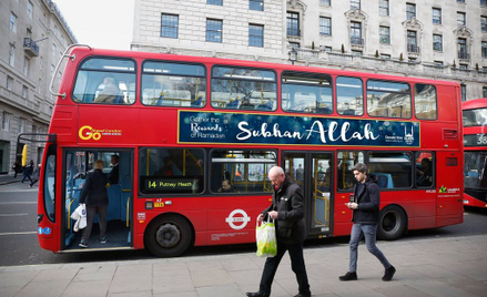 Kampania reklamowa w Wielkiej Brytanii: "Chwała Allahowi" na autobusach