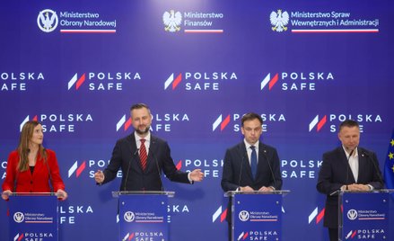 Pełnomocnik rządu ds. SAFE Magdalena Sobkowiak-Czarnecka, wicepremier, szef MON Władysław Kosiniak-K