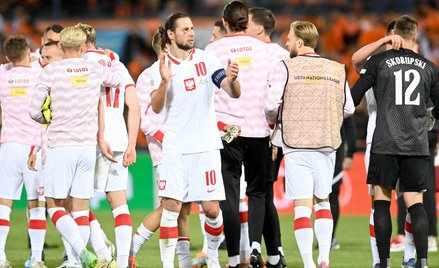 Po czerwcowym meczu w Rotterdamie (2:2) polscy piłkarze nie kryli radości. Na zdjęciu przodem Grzego