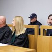Oskarżony Wojciech R. i jego obrońcy Zbigniew Ćwiąkalski i Magdalena Stanisławska-Czop na sali rozpr