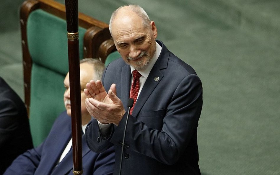 Macierewicz: Posłanka Razem szefową komisji rodziny? To trzeba wyjaśnić