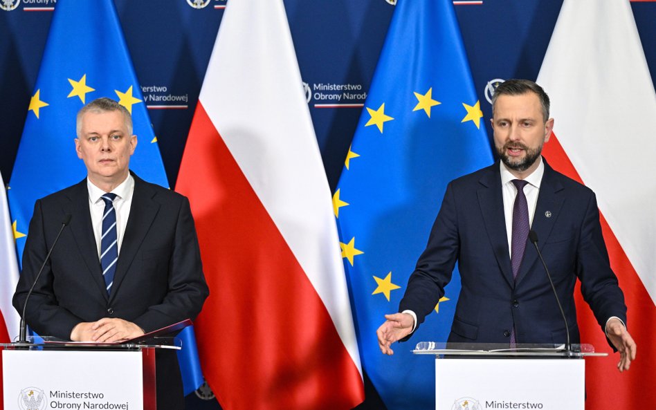 Wicepremier, szef MON Władysław Kosiniak-Kamysz oraz minister-koordynator służb specjalnych Tomasz S