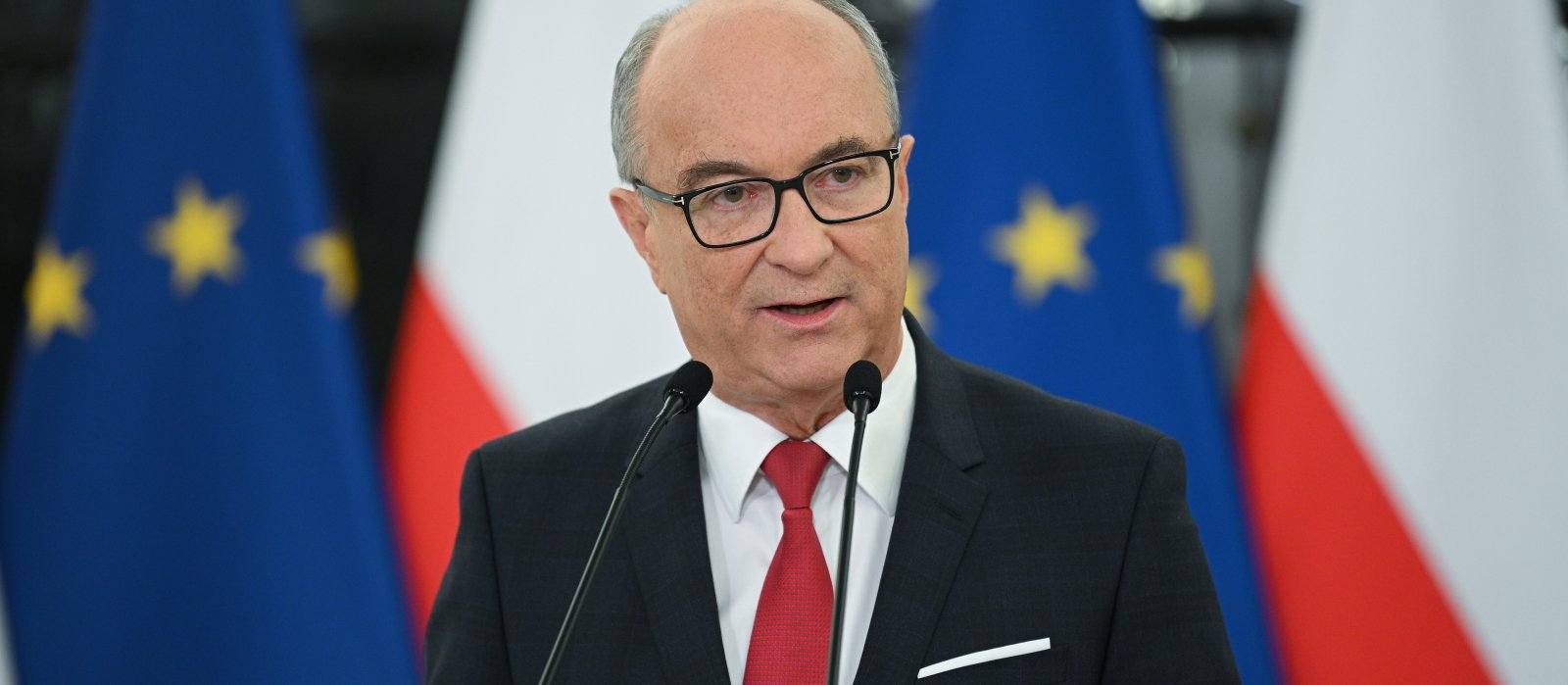 Marszałek Sejmu: Polityka PiS zadziwia. Chocholi taniec wokół kryptowalut