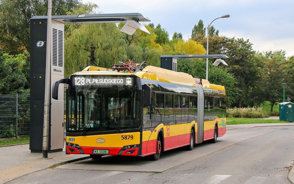 W miejskich autobusach coraz więcej prądu