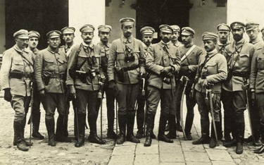 Józef Piłsudski ze sztabem Pierwszej Kompanii Kadrowej (sierpień 1914 r.).