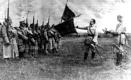 Generał Józef Haller składa przysięgę przed oddziałami Armii Polskiej we Francji.