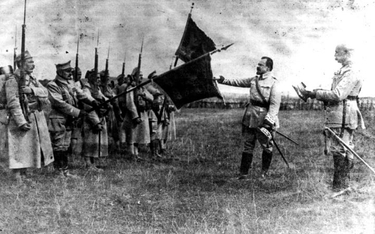 Generał Józef Haller składa przysięgę przed oddziałami Armii Polskiej we Francji.