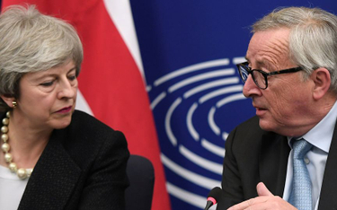 May: Porozumieliśmy się ws. prawnych gwarancji dotyczących backstopu. Juncker: Trzeciej szansy nie będzie