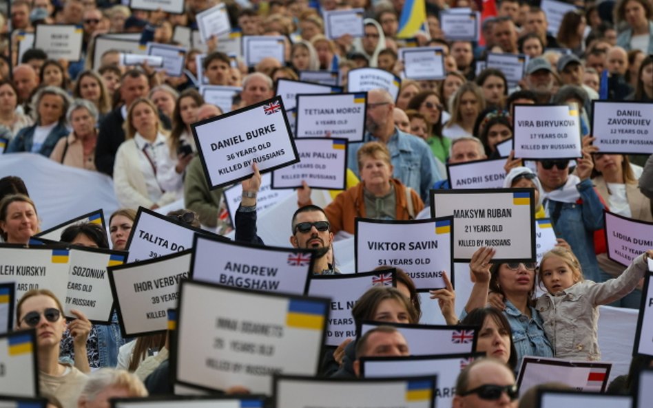 Morze tabliczek z nazwiskami poległych pokazało jaką cenę za opór wobec ruskiej agresji ponosi kraj 