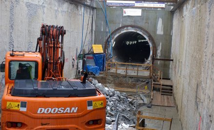 Budowa tunelu pod Wisłą, odprowadzającego ścieki do oczyszczalni Czajka.