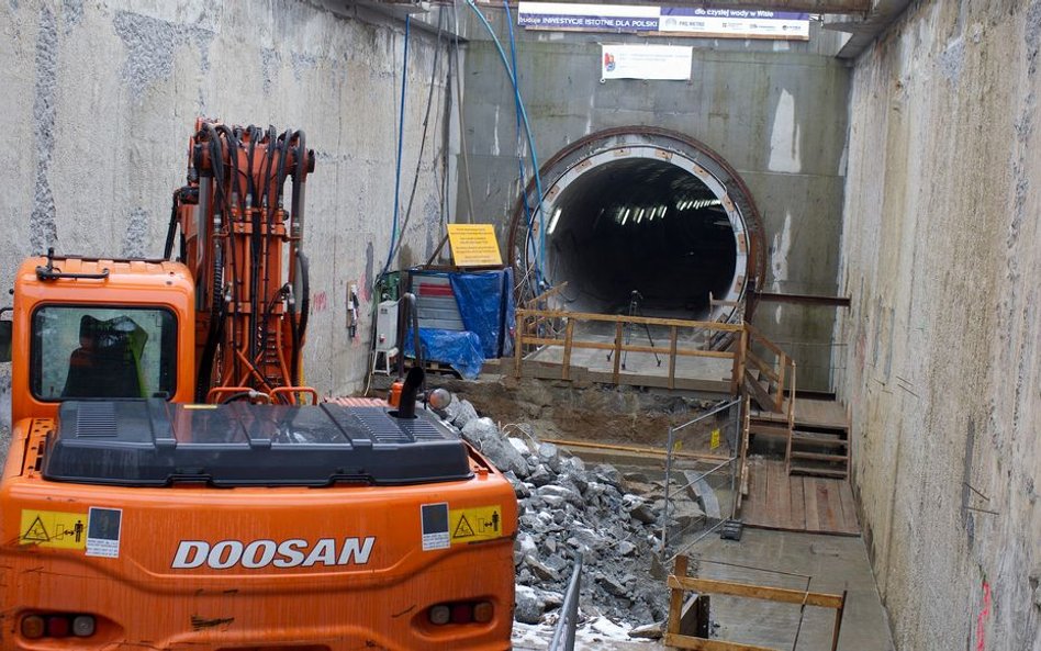 Budowa tunelu pod Wisłą, odprowadzającego ścieki do oczyszczalni Czajka.