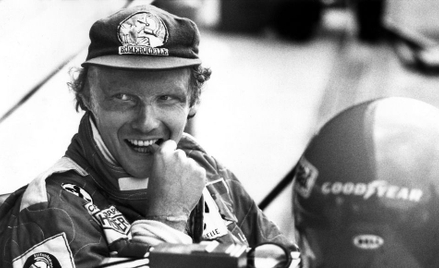 Niki Lauda był mistrzem świata Formuły 1w latach 1975, 1977 i 1984