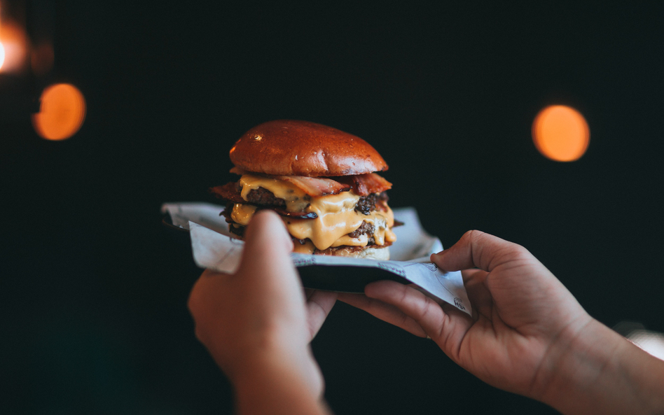 Słynny szef kuchni otwiera burger bar. W menu tylko 2 dania